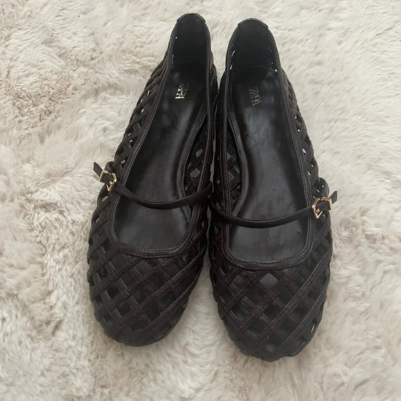 Zara Black Woven Flats with Gold Detail - Picture 1 of 6